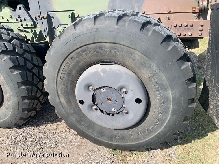 image for item DM1746 2008 Oshkosh M1070 semi truck