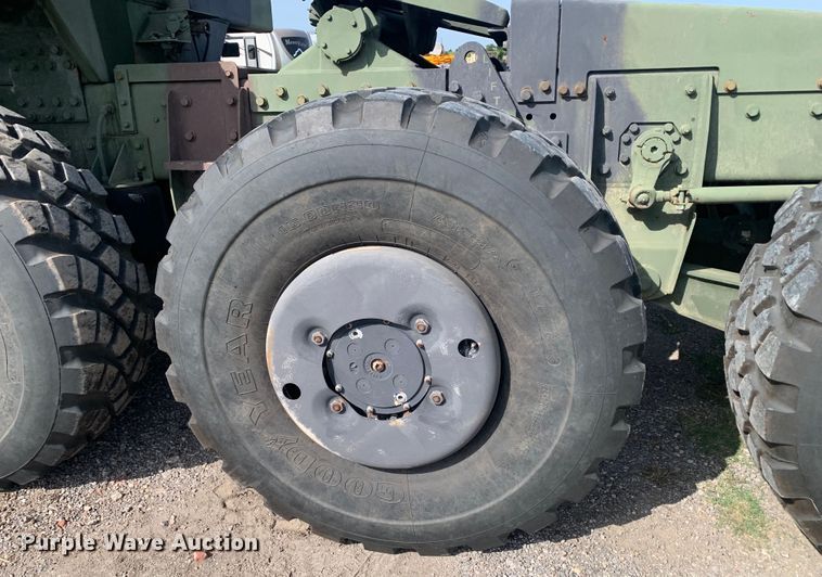 image for item DM1746 2008 Oshkosh M1070 semi truck