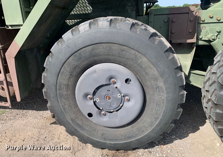 image for item DM1746 2008 Oshkosh M1070 semi truck