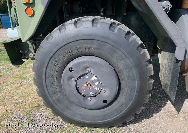 image for item DM1746 2008 Oshkosh M1070 semi truck