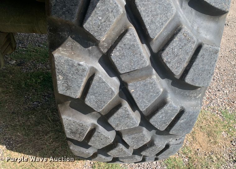 image for item DM1746 2008 Oshkosh M1070 semi truck