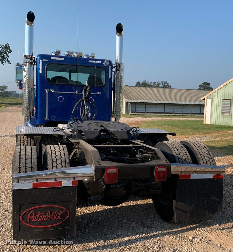 image for item DM1752 2016 Peterbilt  389 semi truck