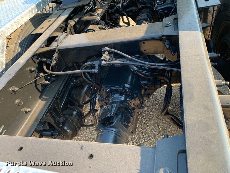 image for item DM1752 2016 Peterbilt  389 semi truck