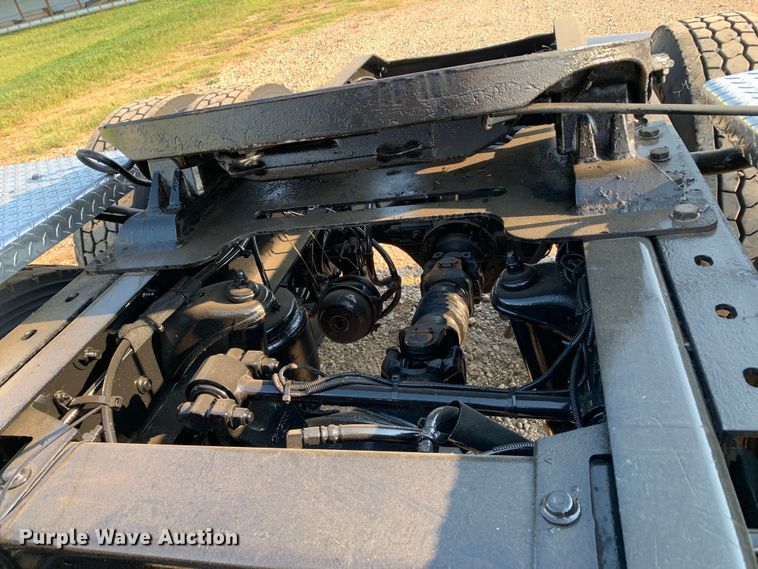 image for item DM1752 2016 Peterbilt  389 semi truck