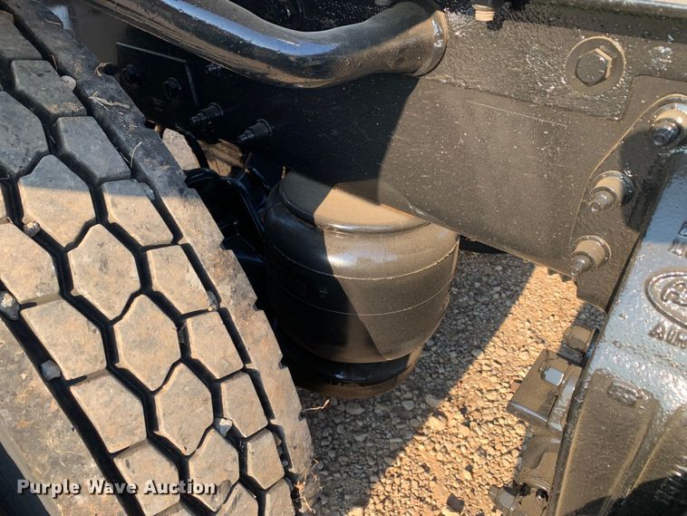 image for item DM1752 2016 Peterbilt  389 semi truck