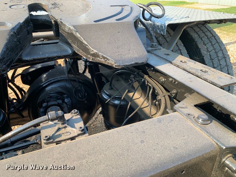 image for item DM1752 2016 Peterbilt  389 semi truck