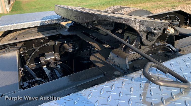 image for item DM1752 2016 Peterbilt  389 semi truck