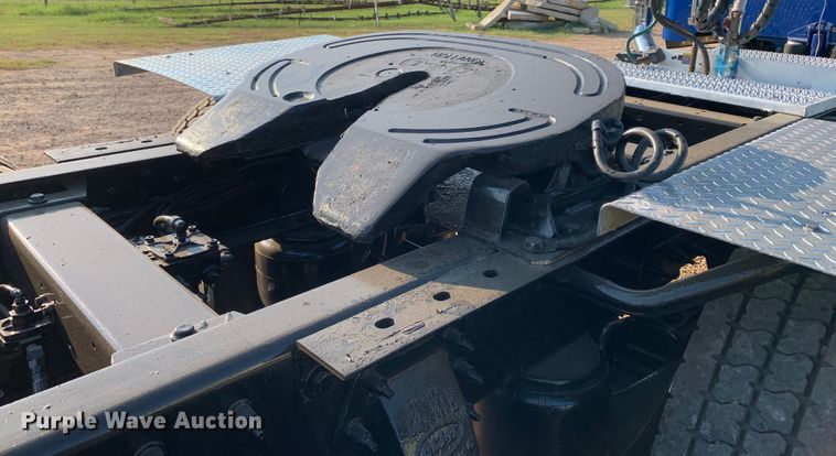 image for item DM1752 2016 Peterbilt  389 semi truck