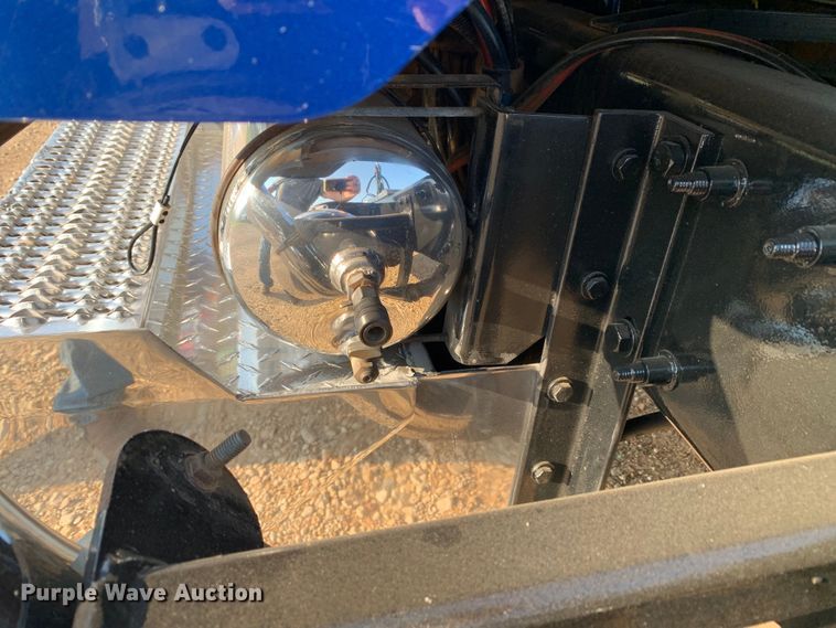 image for item DM1752 2016 Peterbilt  389 semi truck