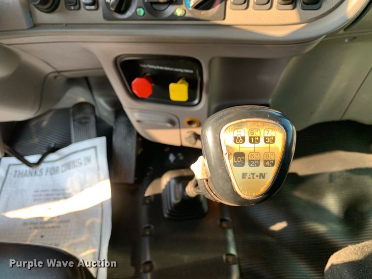 image for item DM1752 2016 Peterbilt  389 semi truck