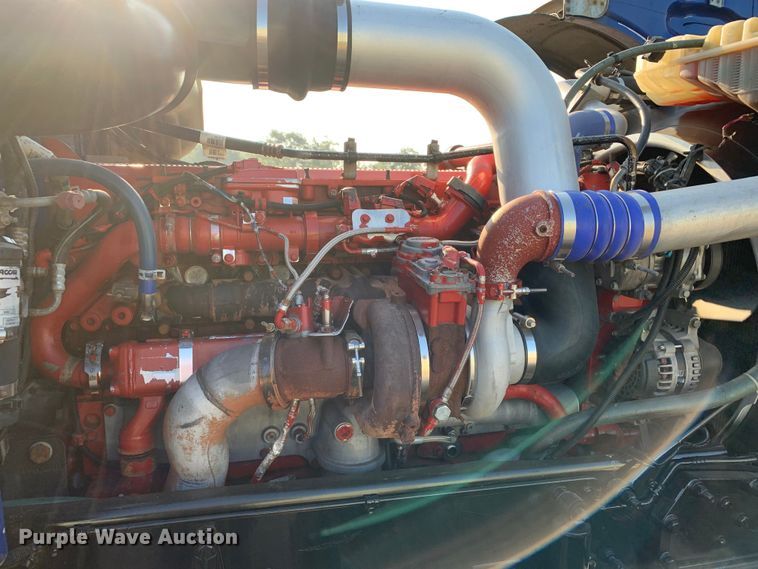 image for item DM1752 2016 Peterbilt  389 semi truck