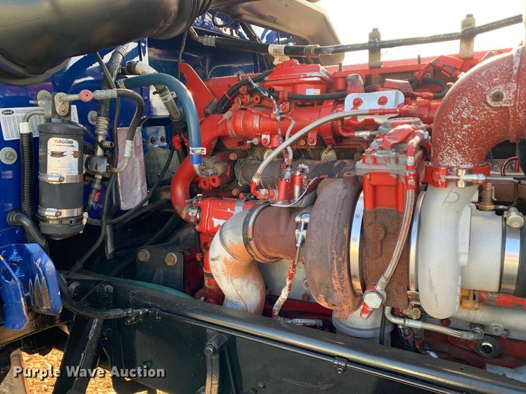 image for item DM1752 2016 Peterbilt  389 semi truck