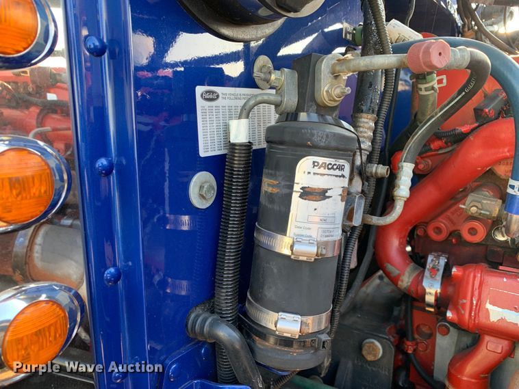 image for item DM1752 2016 Peterbilt  389 semi truck