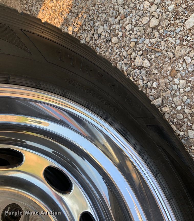 image for item DM1752 2016 Peterbilt  389 semi truck