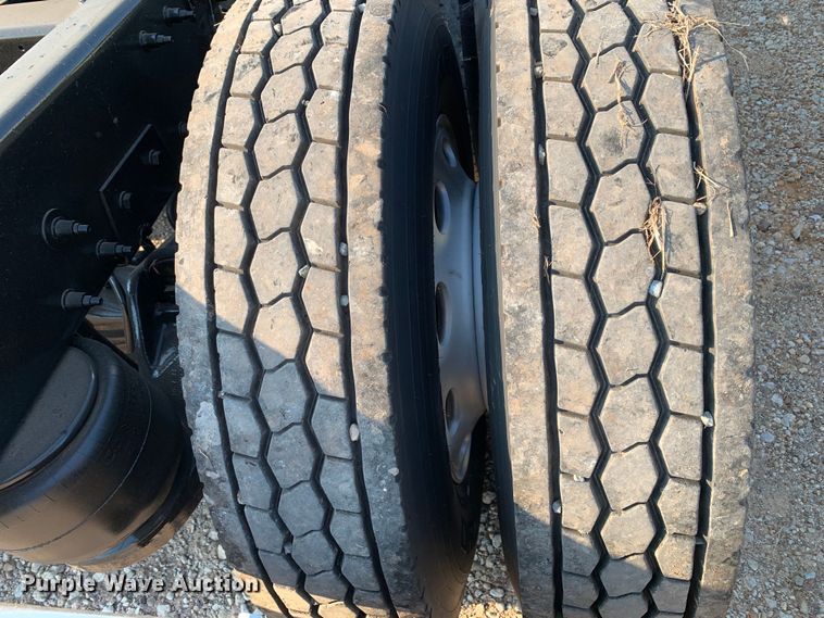 image for item DM1752 2016 Peterbilt  389 semi truck