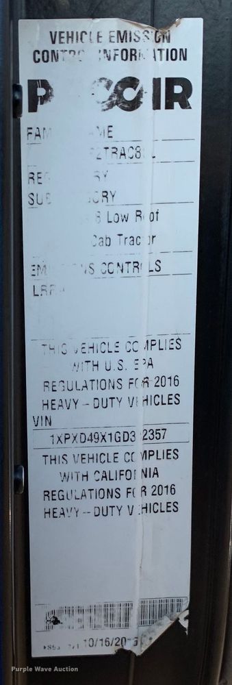 image for item DM1752 2016 Peterbilt  389 semi truck