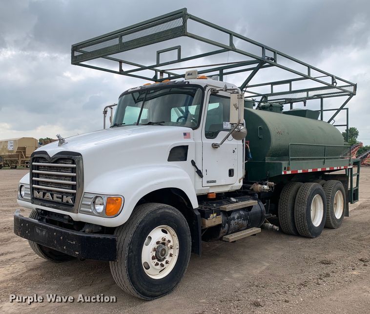 image for item DM7953 2003 Mack CV713 Granite tank truck