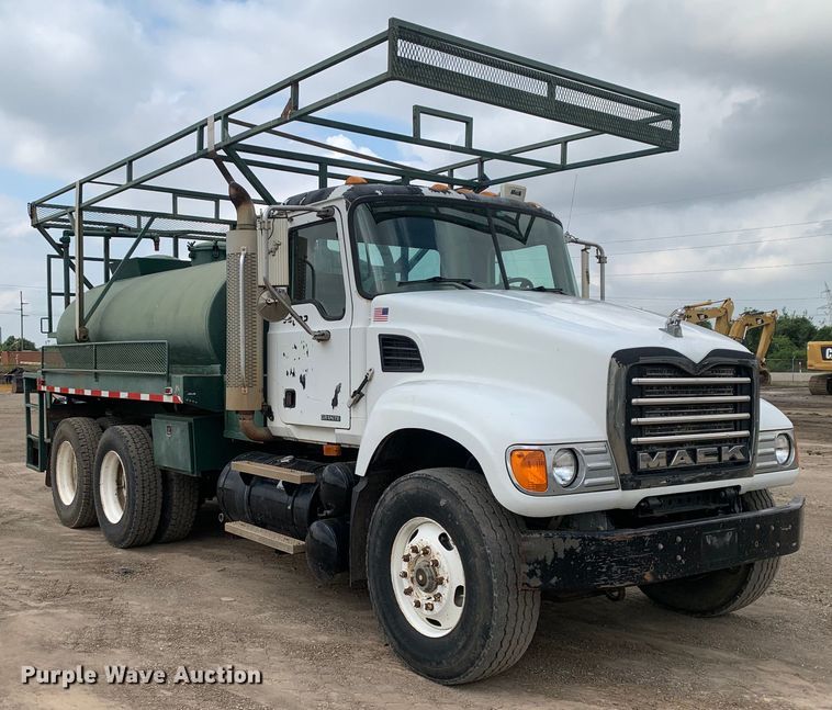 image for item DM7953 2003 Mack CV713 Granite tank truck