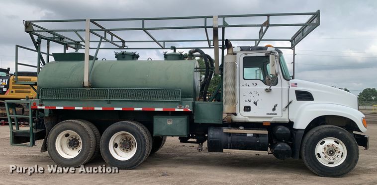 image for item DM7953 2003 Mack CV713 Granite tank truck