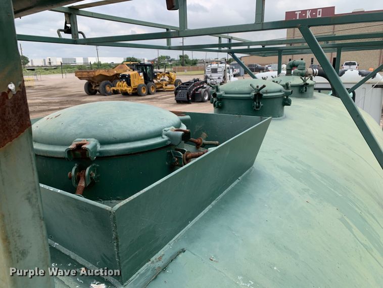 image for item DM7953 2003 Mack CV713 Granite tank truck