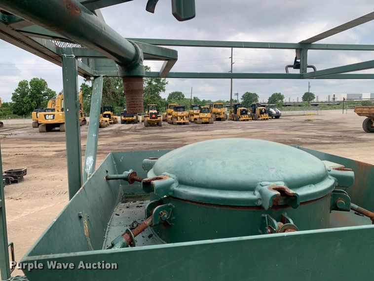 image for item DM7953 2003 Mack CV713 Granite tank truck