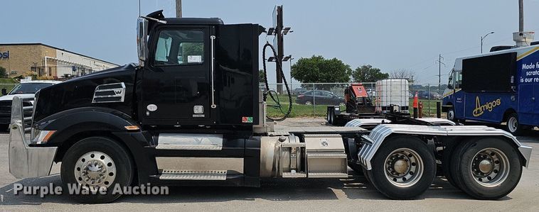 image for item DP6598 2016 Western Star 5700XE semi truck