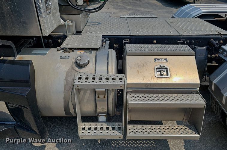 image for item DP6598 2016 Western Star 5700XE semi truck