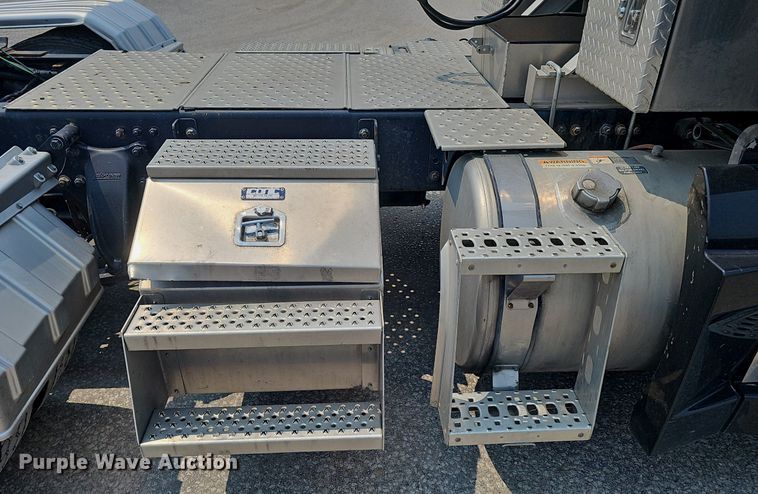 image for item DP6598 2016 Western Star 5700XE semi truck