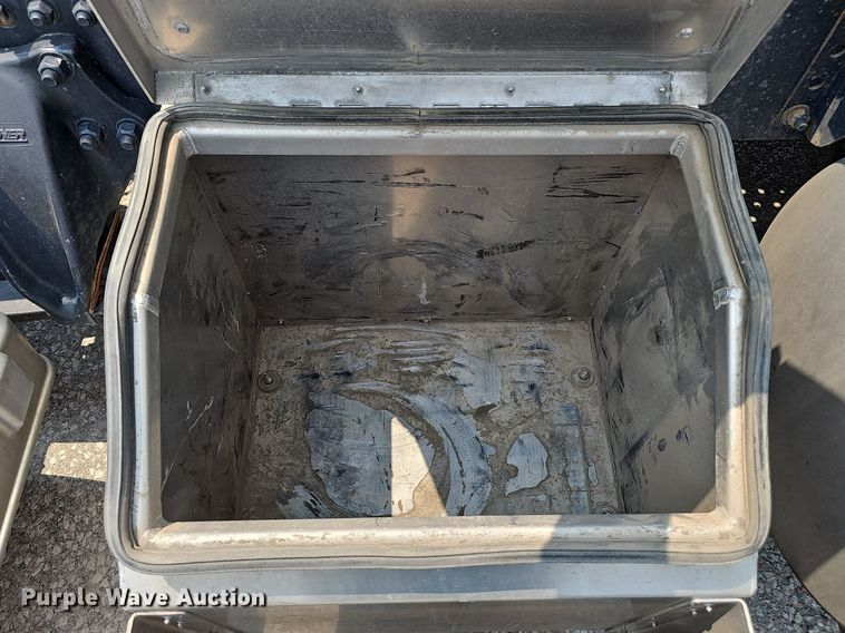 image for item DP6598 2016 Western Star 5700XE semi truck