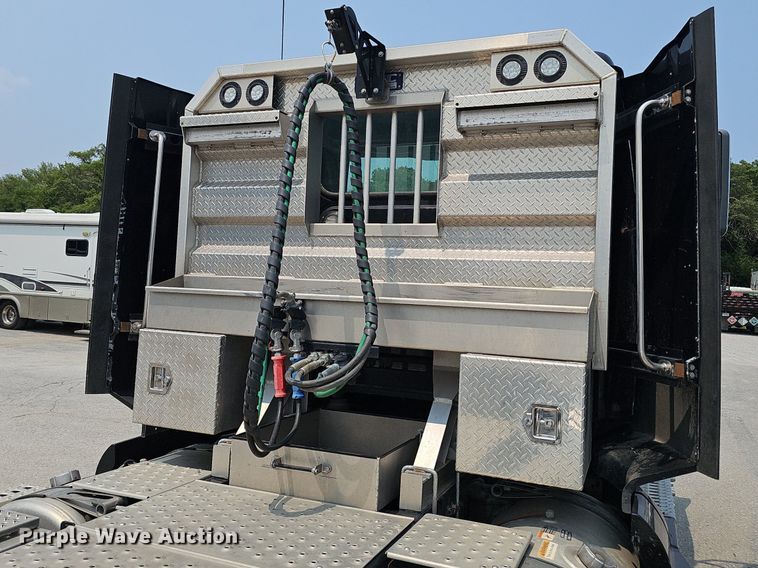 image for item DP6598 2016 Western Star 5700XE semi truck