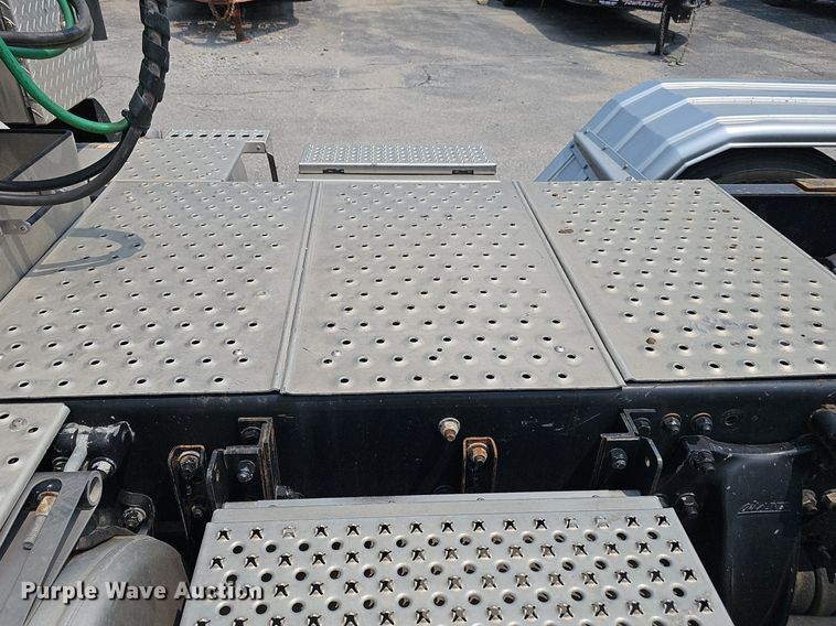 image for item DP6598 2016 Western Star 5700XE semi truck