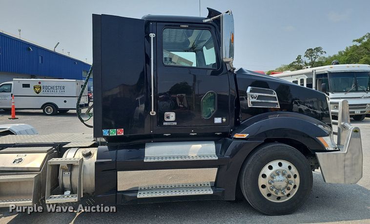 image for item DP6598 2016 Western Star 5700XE semi truck
