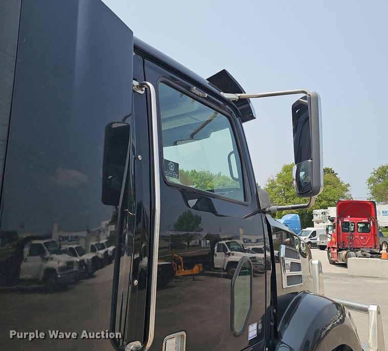 image for item DP6598 2016 Western Star 5700XE semi truck