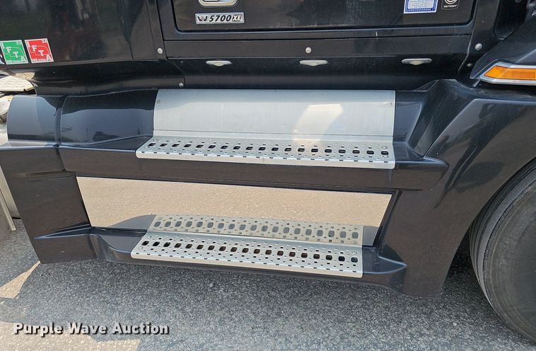 image for item DP6598 2016 Western Star 5700XE semi truck