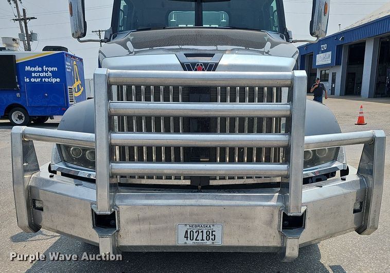 image for item DP6598 2016 Western Star 5700XE semi truck