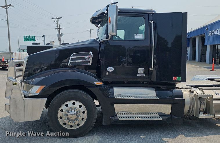image for item DP6598 2016 Western Star 5700XE semi truck