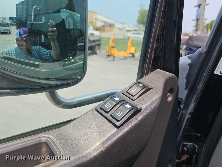 image for item DP6598 2016 Western Star 5700XE semi truck