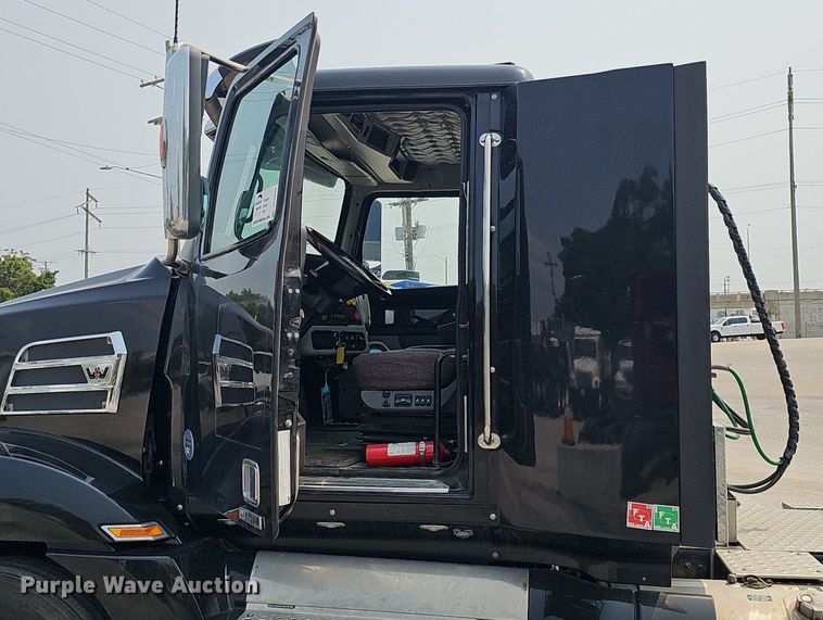 image for item DP6598 2016 Western Star 5700XE semi truck