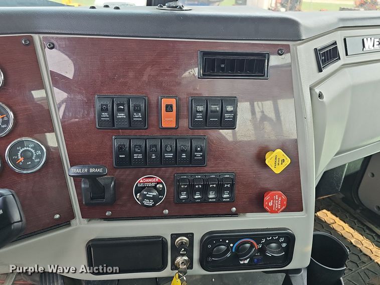 image for item DP6598 2016 Western Star 5700XE semi truck