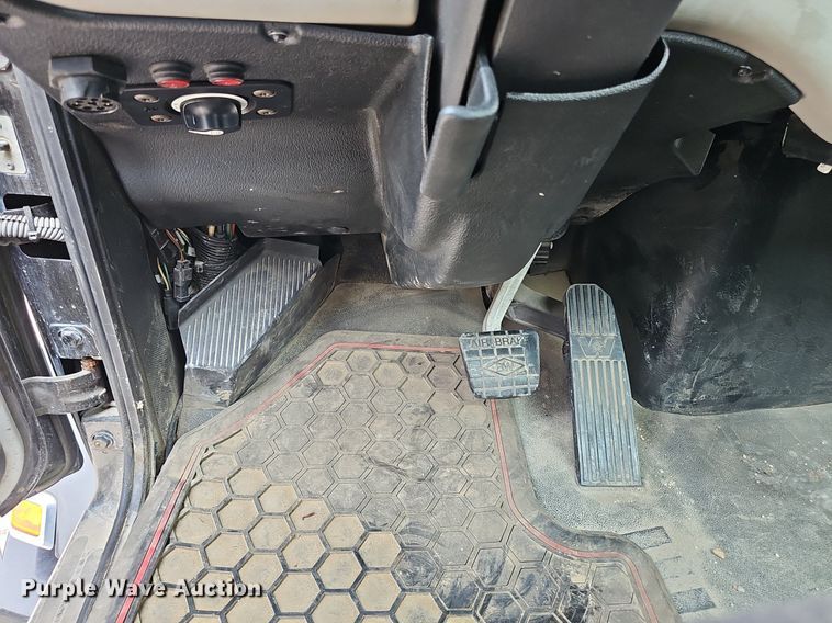 image for item DP6598 2016 Western Star 5700XE semi truck