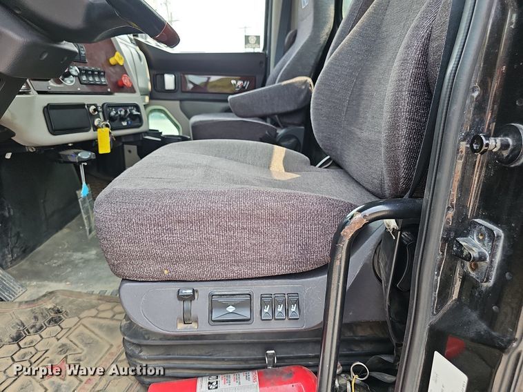 image for item DP6598 2016 Western Star 5700XE semi truck