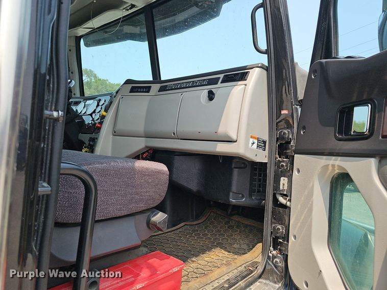 image for item DP6598 2016 Western Star 5700XE semi truck