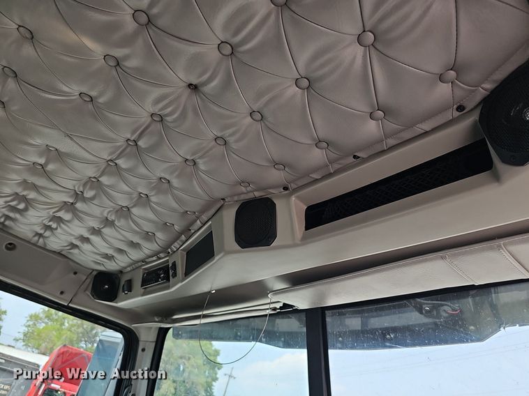 image for item DP6598 2016 Western Star 5700XE semi truck