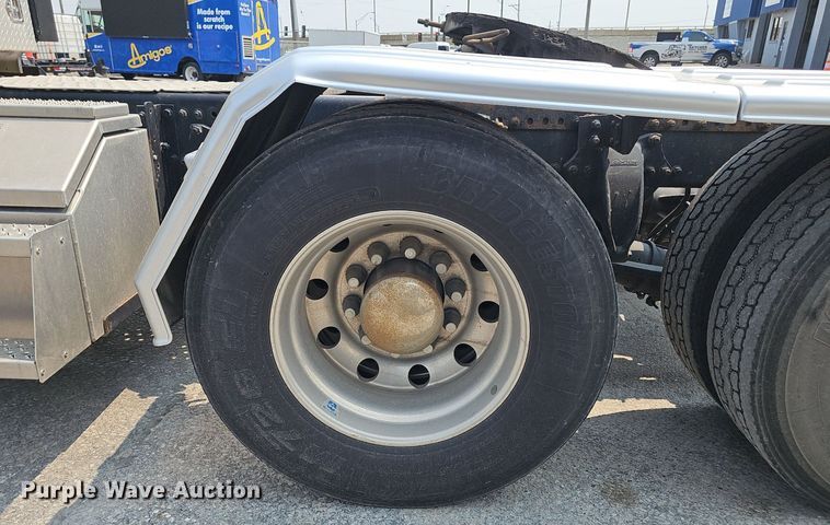 image for item DP6598 2016 Western Star 5700XE semi truck