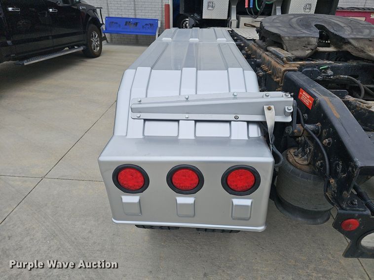 image for item DP6598 2016 Western Star 5700XE semi truck