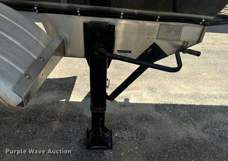 image for item DQ6867 1993 Polar tank trailer