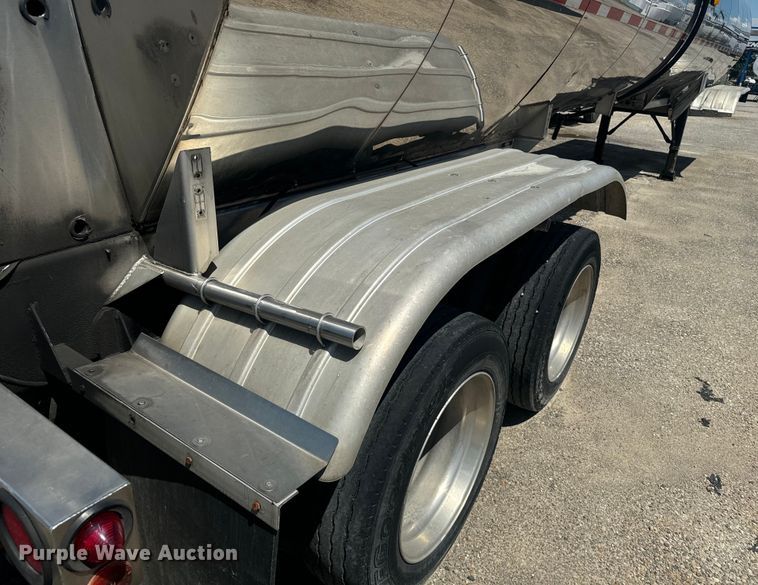 image for item DQ6867 1993 Polar tank trailer