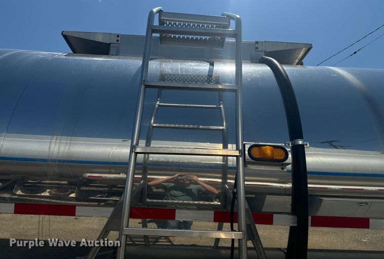 image for item DQ6867 1993 Polar tank trailer