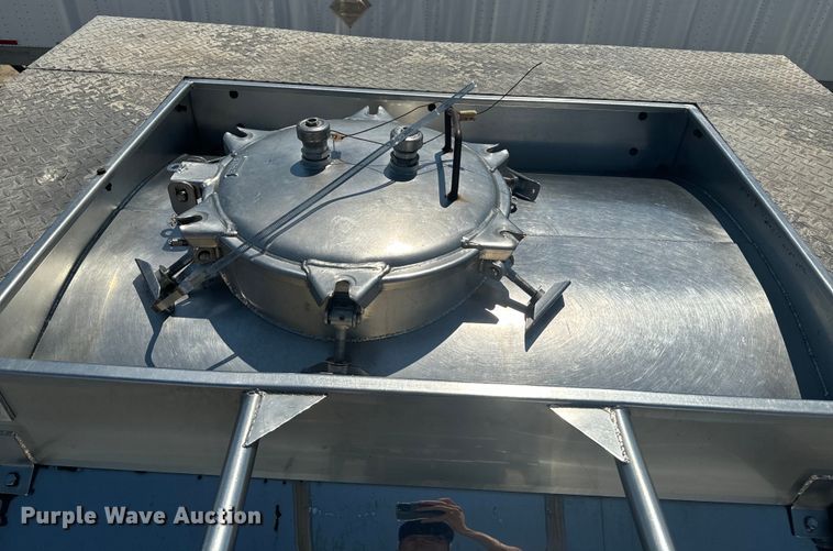 image for item DQ6867 1993 Polar tank trailer