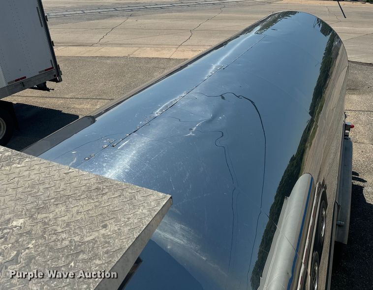 image for item DQ6867 1993 Polar tank trailer